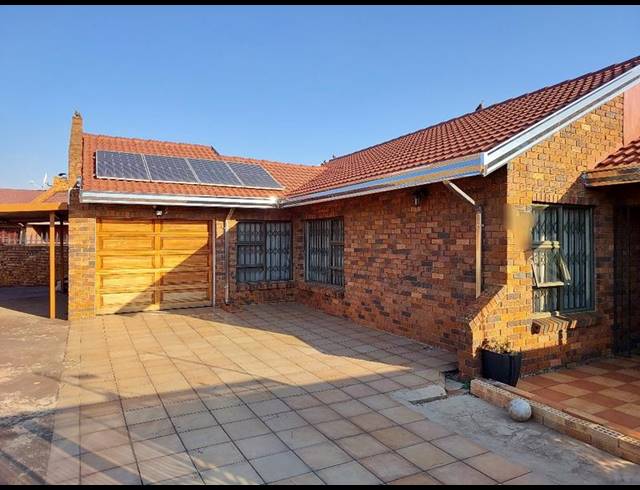 3 BEDROOM HOUSE FOR SALE IN SPRUITVIEW